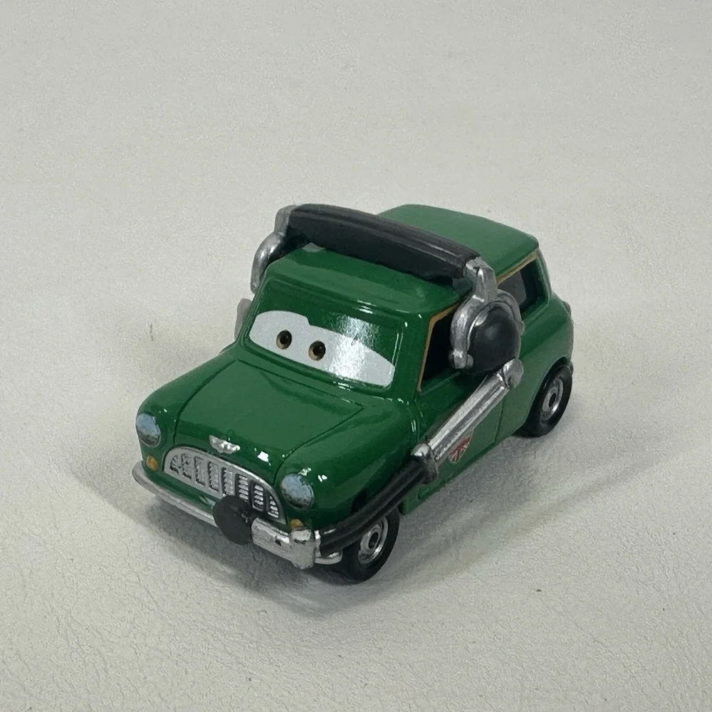Disney Pixar Cars WGP Pit Crew Austin Littleton‎ Diecast Car